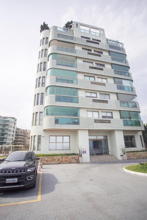 Two-Bedroom Apartment Sea View